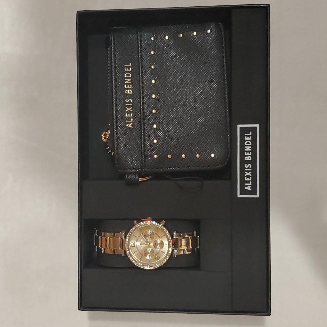 New Watch And Pouch Set